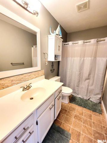 16 Stone Forge Pike, Flora, IL 62839