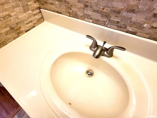 16 Stone Forge Pike, Flora, IL 62839