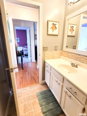 16 Stone Forge Pike, Flora, IL 62839