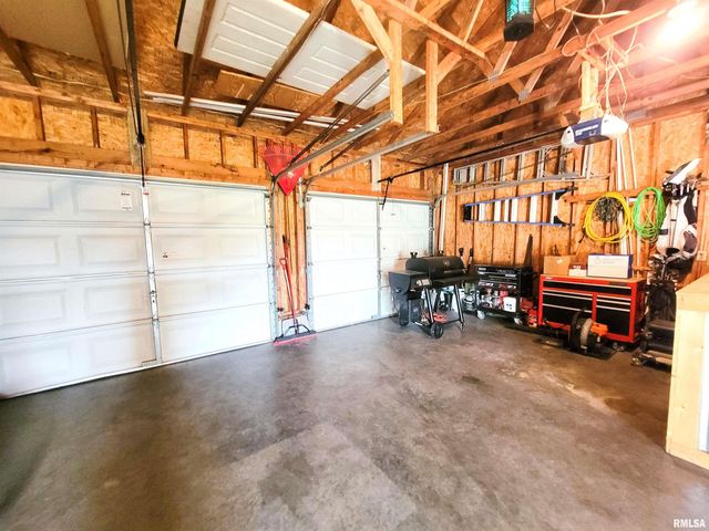 16 Stone Forge Pike, Flora, IL 62839