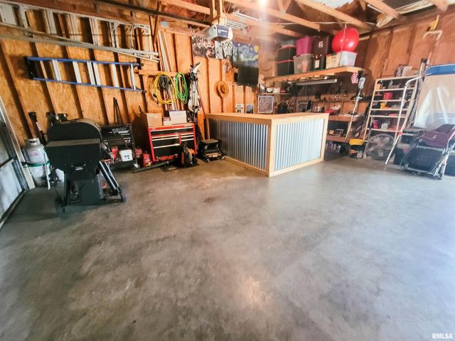 16 Stone Forge Pike, Flora, IL 62839