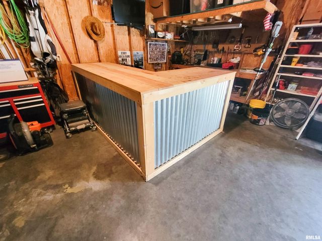 16 Stone Forge Pike, Flora, IL 62839