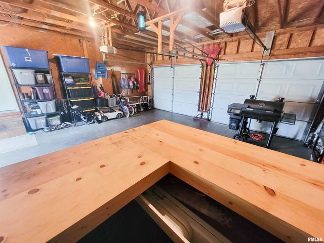 16 Stone Forge Pike, Flora, IL 62839