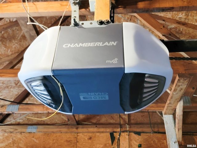 16 Stone Forge Pike, Flora, IL 62839