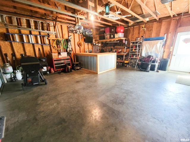 16 Stone Forge Pike, Flora, IL 62839