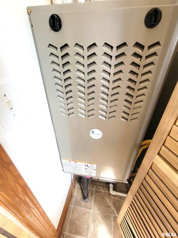 16 Stone Forge Pike, Flora, IL 62839