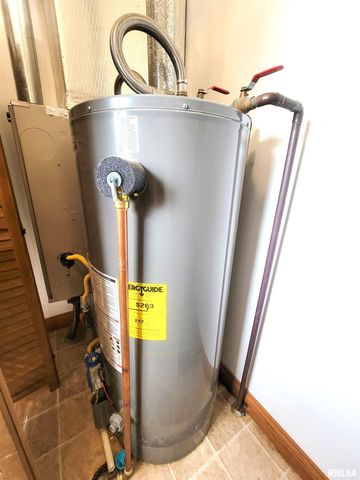 16 Stone Forge Pike, Flora, IL 62839