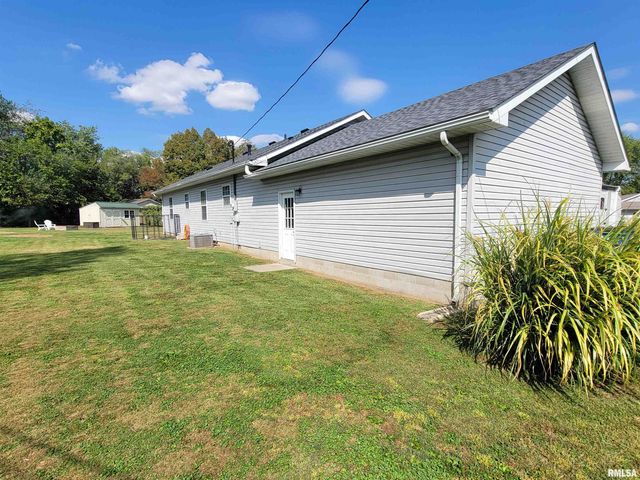 16 Stone Forge Pike, Flora, IL 62839