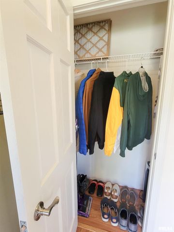 16 Stone Forge Pike, Flora, IL 62839