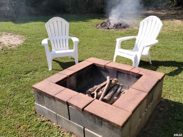 16 Stone Forge Pike, Flora, IL 62839