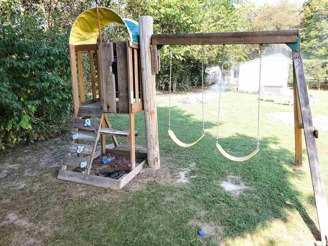 16 Stone Forge Pike, Flora, IL 62839