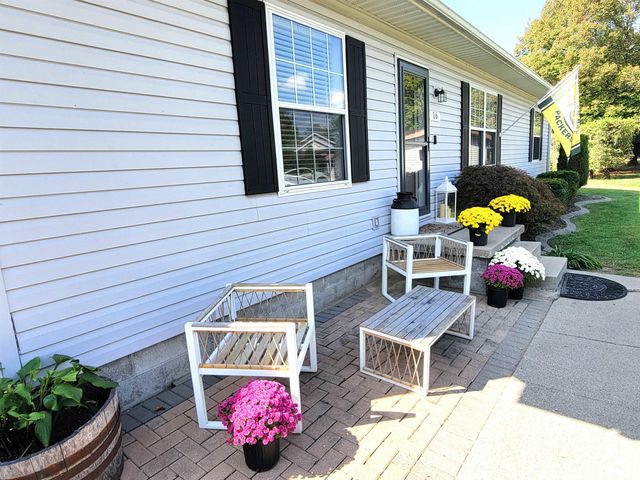 16 Stone Forge Pike, Flora, IL 62839