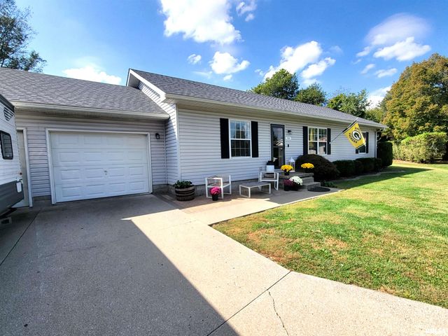 16 Stone Forge Pike, Flora, IL 62839