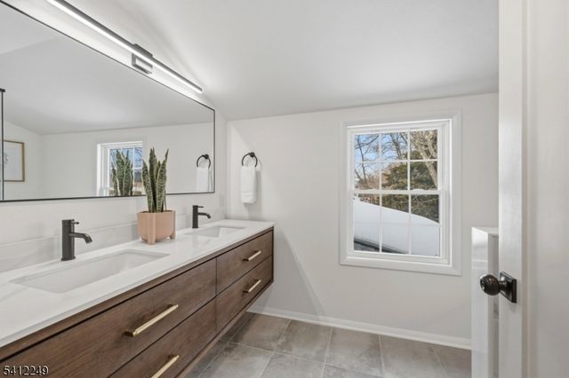 526 Ridgedale Ave, East Hanover Twp., NJ 07936