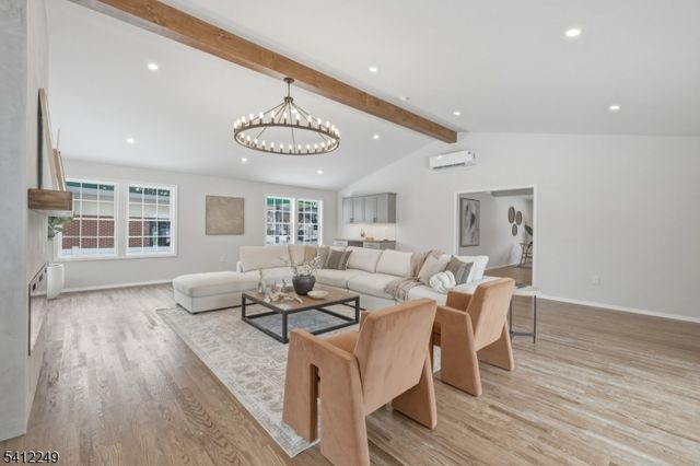 526 Ridgedale Ave, East Hanover Twp., NJ 07936