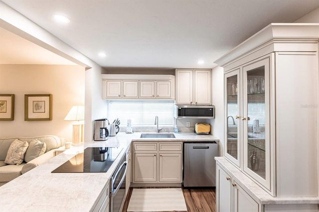 6023 W PEPPERTREE WAY 235, Sarasota, FL 34242