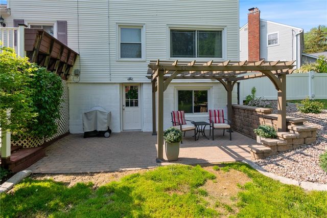 89 Deville Drive, Greece, NY 14612