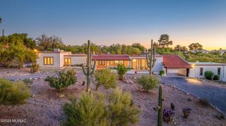 2940 E Camino Juan Paisano, Tucson, AZ 85718