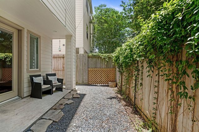 1207 Cedarpost Tree Springs Place, Houston, TX 77055