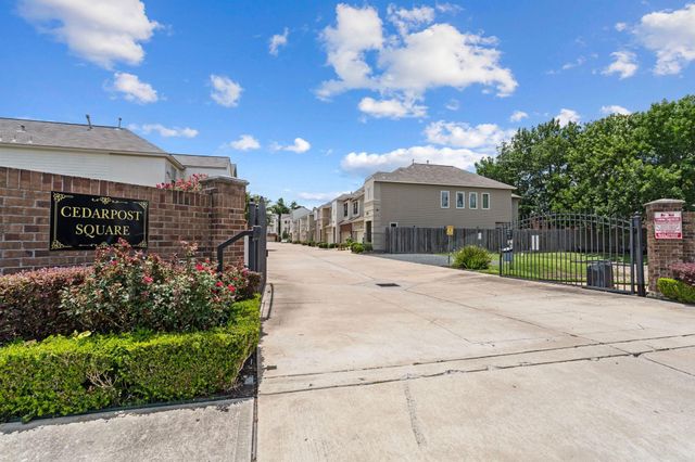 1207 Cedarpost Tree Springs Place, Houston, TX 77055