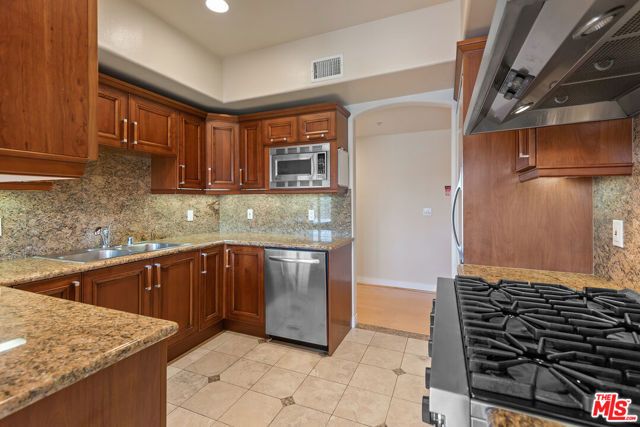 11540 Rochester Avenue 103, Los Angeles, CA 90025