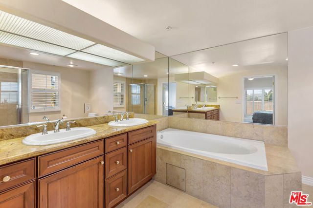 11540 Rochester Avenue 103, Los Angeles, CA 90025