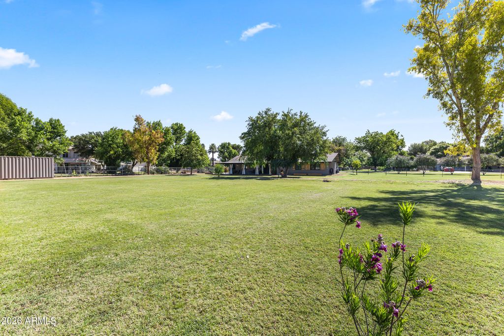 Image 34 of property listing at 632 S PANDORA Drive, Gilbert, AZ 85296