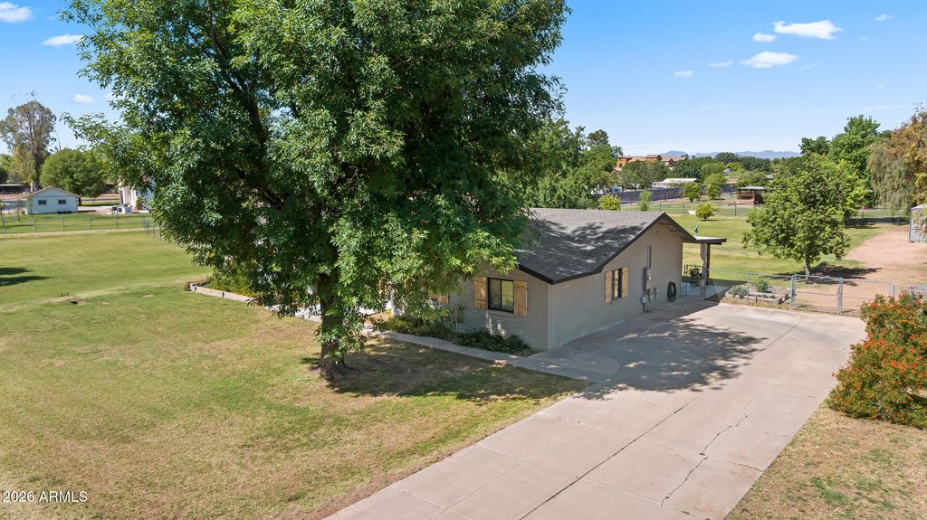 Image 35 of property listing at 632 S PANDORA Drive, Gilbert, AZ 85296