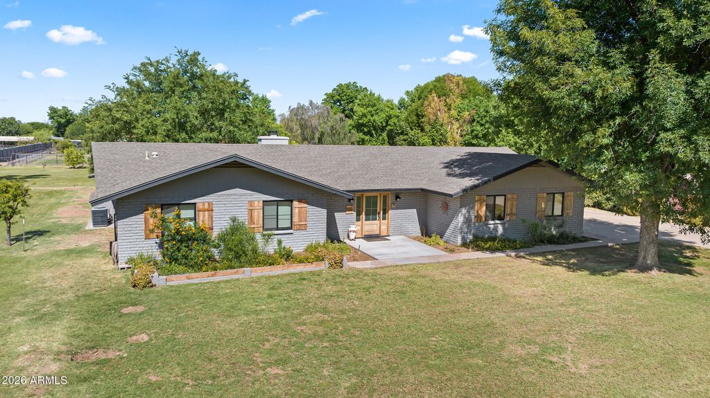 Image 37 of property listing at 632 S PANDORA Drive, Gilbert, AZ 85296