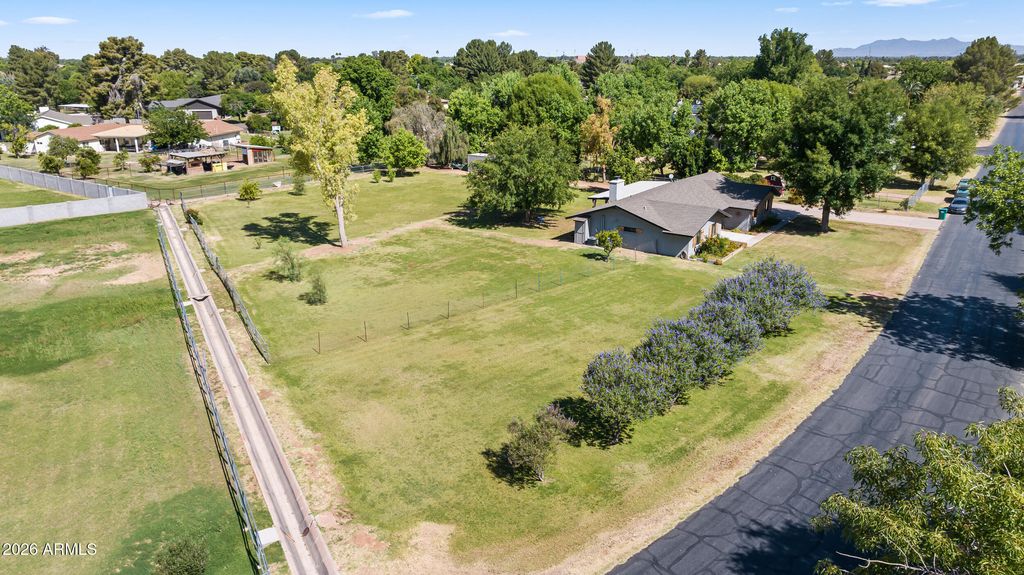 Image 38 of property listing at 632 S PANDORA Drive, Gilbert, AZ 85296
