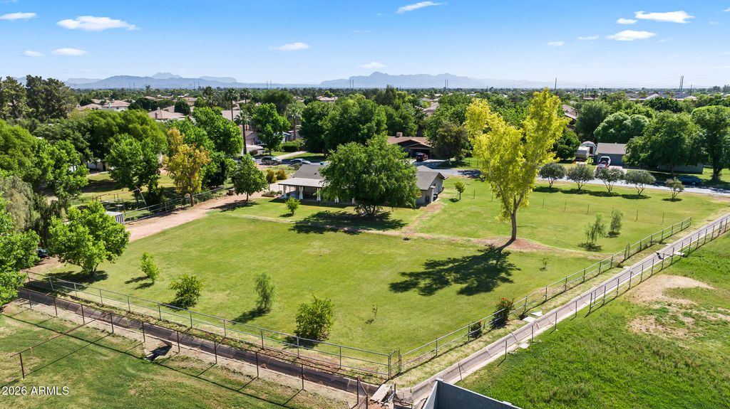 Image 39 of property listing at 632 S PANDORA Drive, Gilbert, AZ 85296