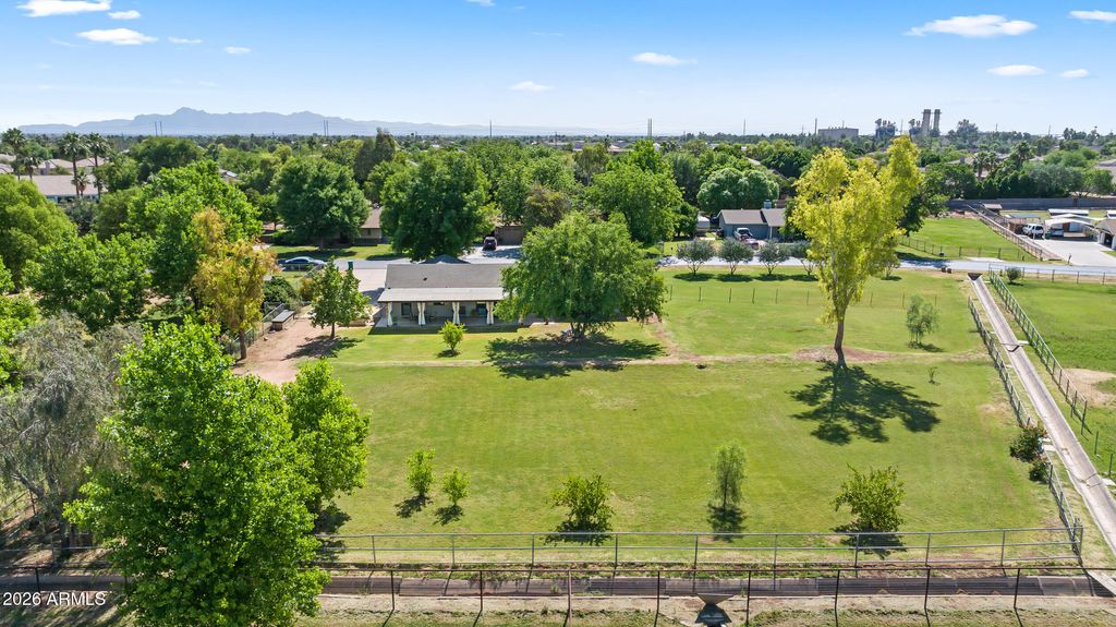 Image 40 of property listing at 632 S PANDORA Drive, Gilbert, AZ 85296