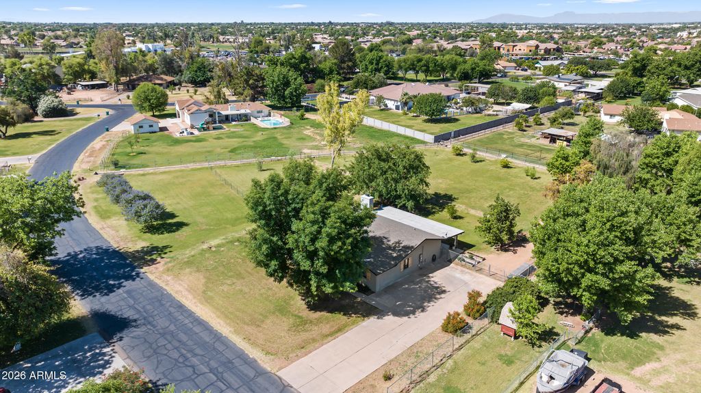 Image 44 of property listing at 632 S PANDORA Drive, Gilbert, AZ 85296