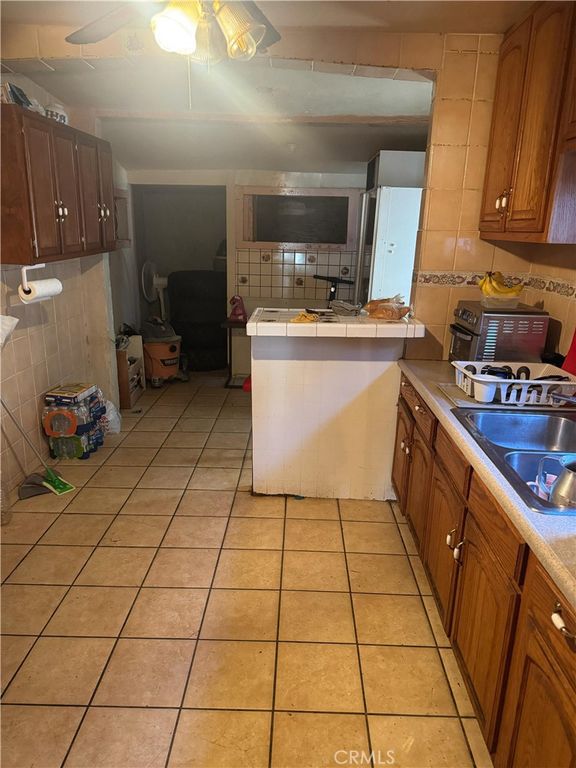 Image 2 of property listing at 120 S Sunol, Los Angeles, CA 90063