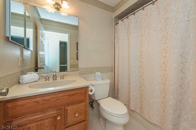 125 Sunrise Dr, Hanover Twp., NJ 07981