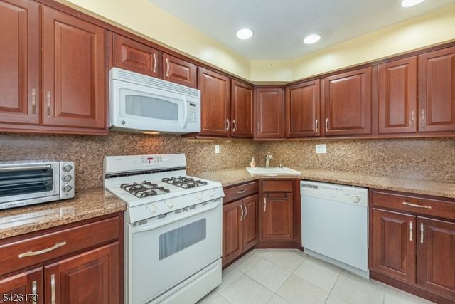 125 Sunrise Dr, Hanover Twp., NJ 07981