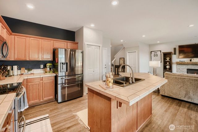 24231 SE 263rd Place, Maple Valley, WA 98038