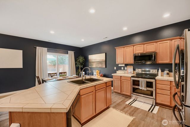 24231 SE 263rd Place, Maple Valley, WA 98038