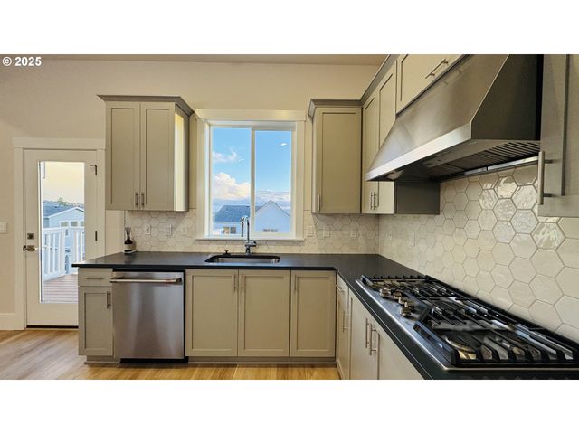 11691 Sw Hayrick Ter, Beaverton, OR 97007