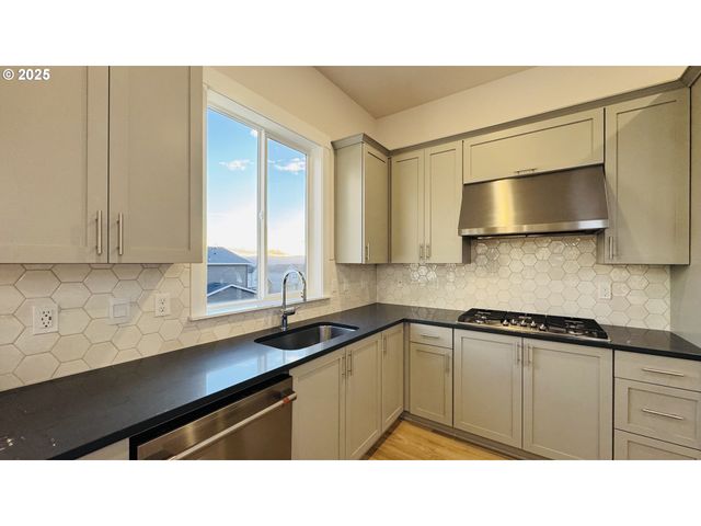 11691 Sw Hayrick Ter, Beaverton, OR 97007