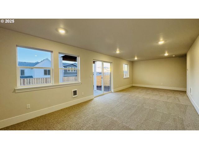 11691 Sw Hayrick Ter, Beaverton, OR 97007