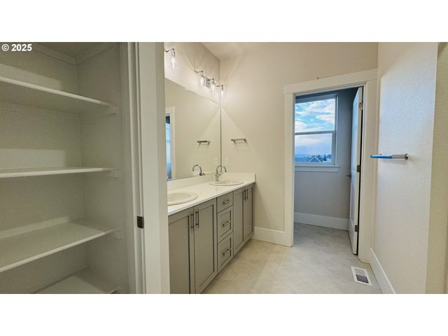 11691 Sw Hayrick Ter, Beaverton, OR 97007