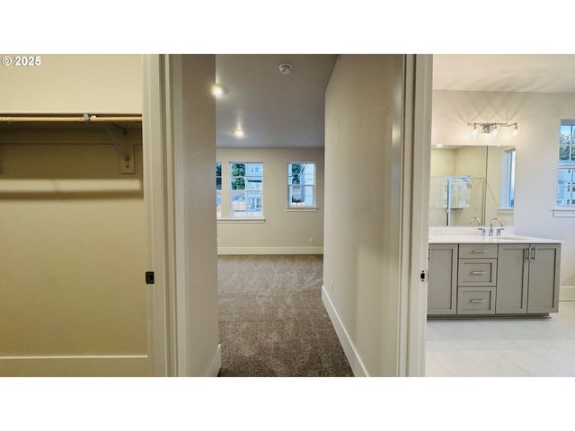 11691 Sw Hayrick Ter, Beaverton, OR 97007