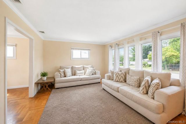 7 Primrose Avenue, Hicksville, NY 11801