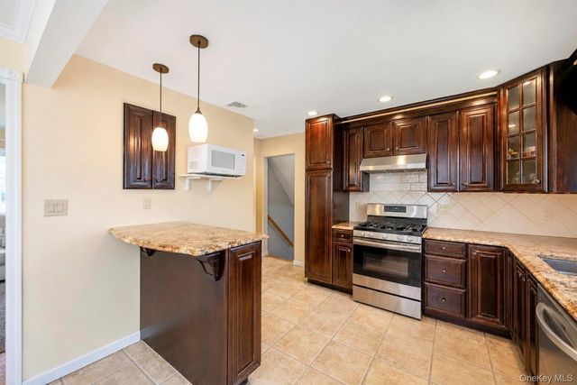 7 Primrose Avenue, Hicksville, NY 11801