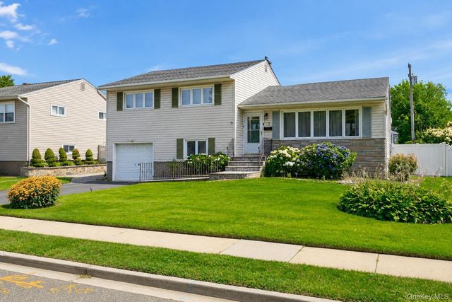 7 Primrose Avenue, Hicksville, NY 11801