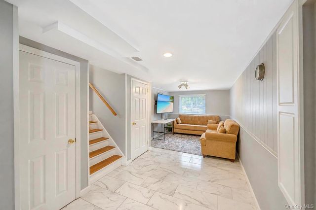 7 Primrose Avenue, Hicksville, NY 11801