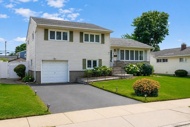 7 Primrose Avenue, Hicksville, NY 11801