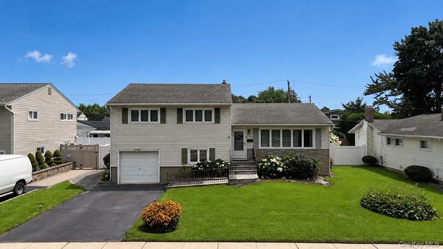 7 Primrose Avenue, Hicksville, NY 11801