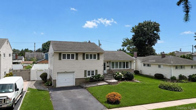7 Primrose Avenue, Hicksville, NY 11801